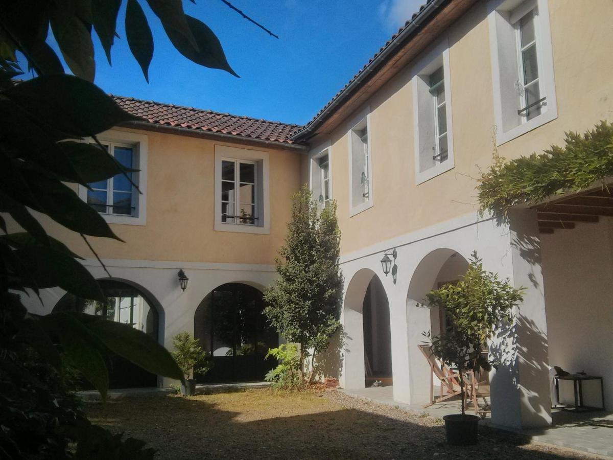 De L'Autre Cote Bed and Breakfast Garlin Εξωτερικό φωτογραφία