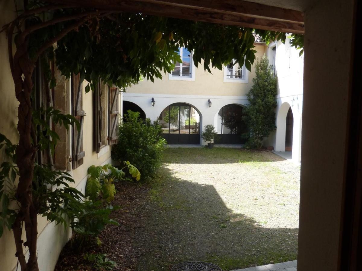 De L'Autre Cote Bed and Breakfast Garlin Εξωτερικό φωτογραφία