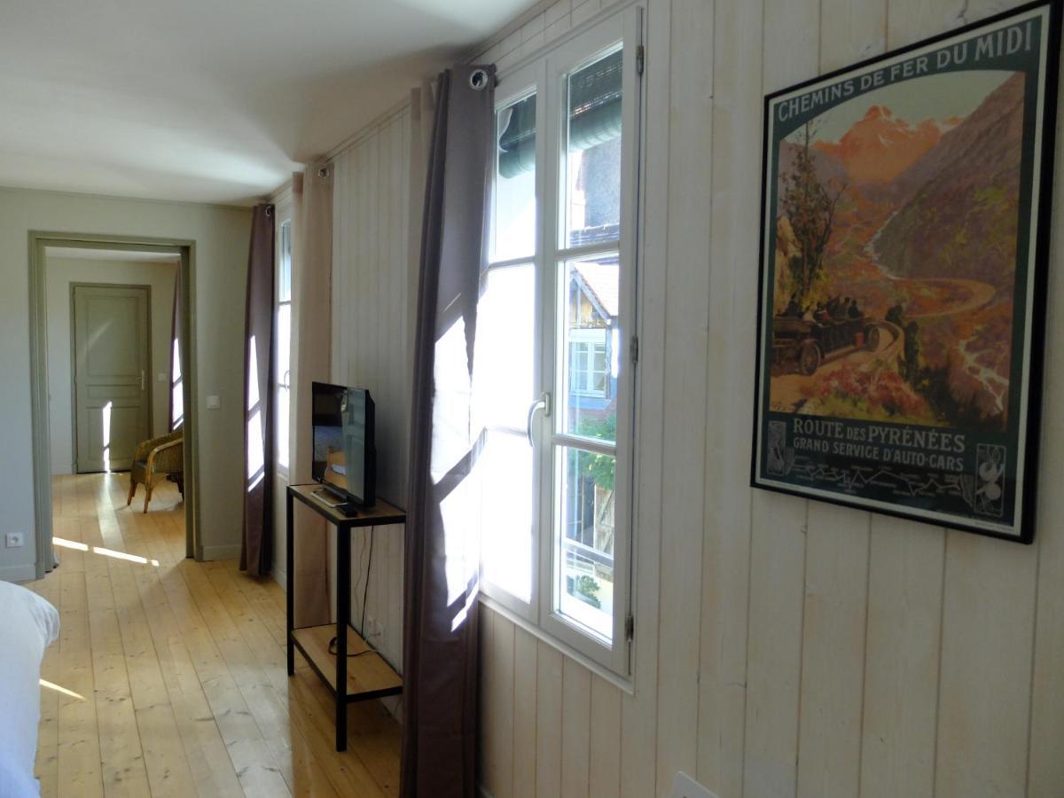 De L'Autre Cote Bed and Breakfast Garlin Εξωτερικό φωτογραφία